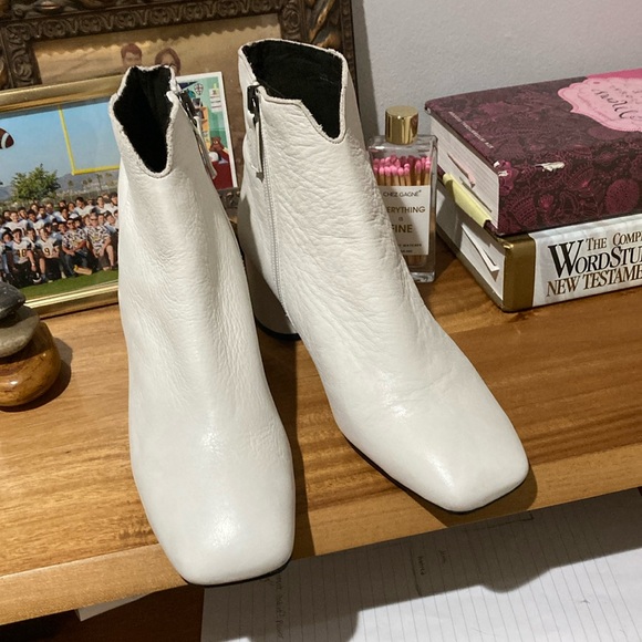 TOPSHOP BOOTS White Leather Square Booties, Zip up Size 38 - Picture 1 of 6